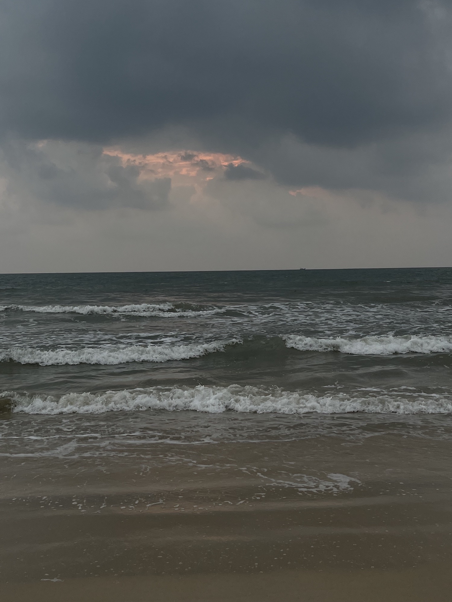 Dusk at the Kodi Bengare beach